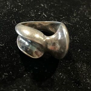 Elegant Silver Women's Ring, 9.25